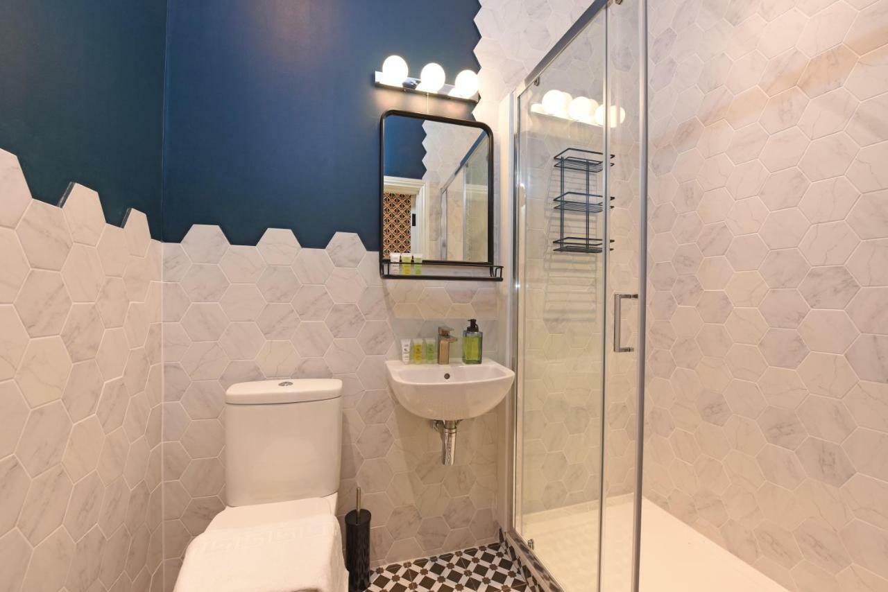 Stylish!! Spacious 2 & 3 Deluxe Near Victoria Station * Londres