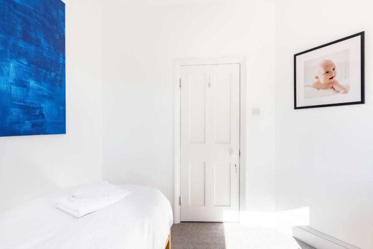 Vakantiehuis Gorgeous, 4 Bed Victorian House In Dollis Hill Londen