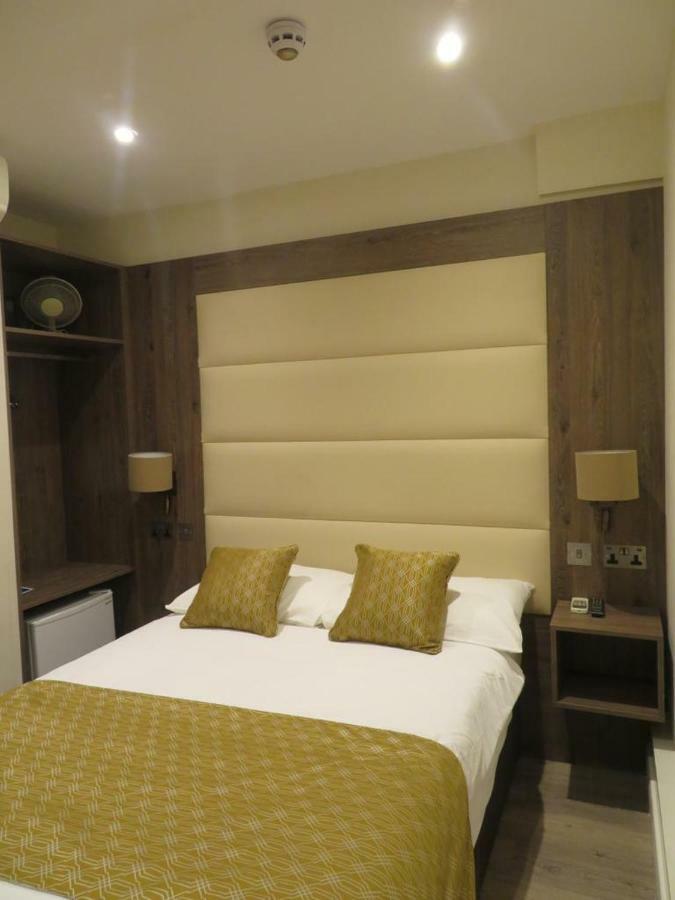 Glendale Hyde Park Hotel