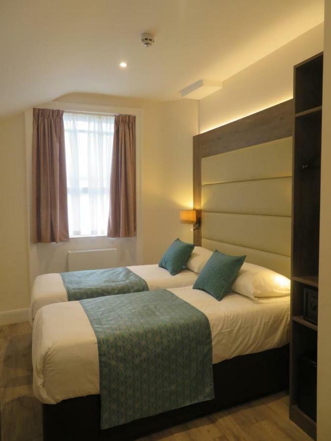 Glendale Hyde Park Hotel 3*