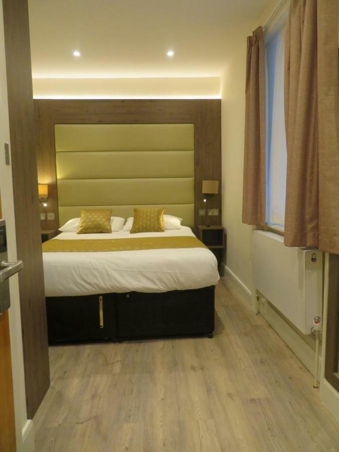 Glendale Hyde Park Hotel 3*