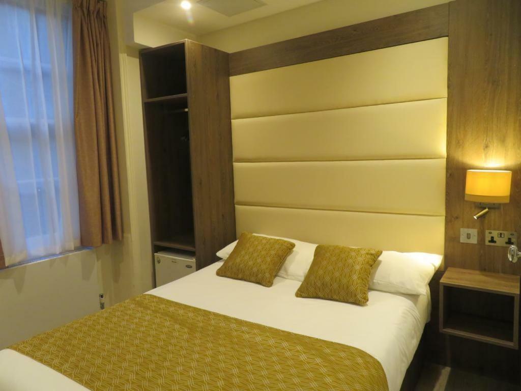 Glendale Hyde Park Hotel 3*