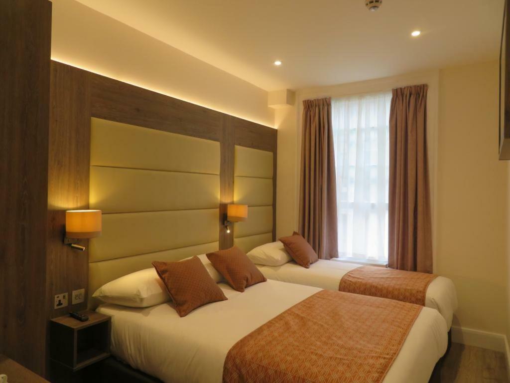 Glendale Hyde Park Hotel 3*