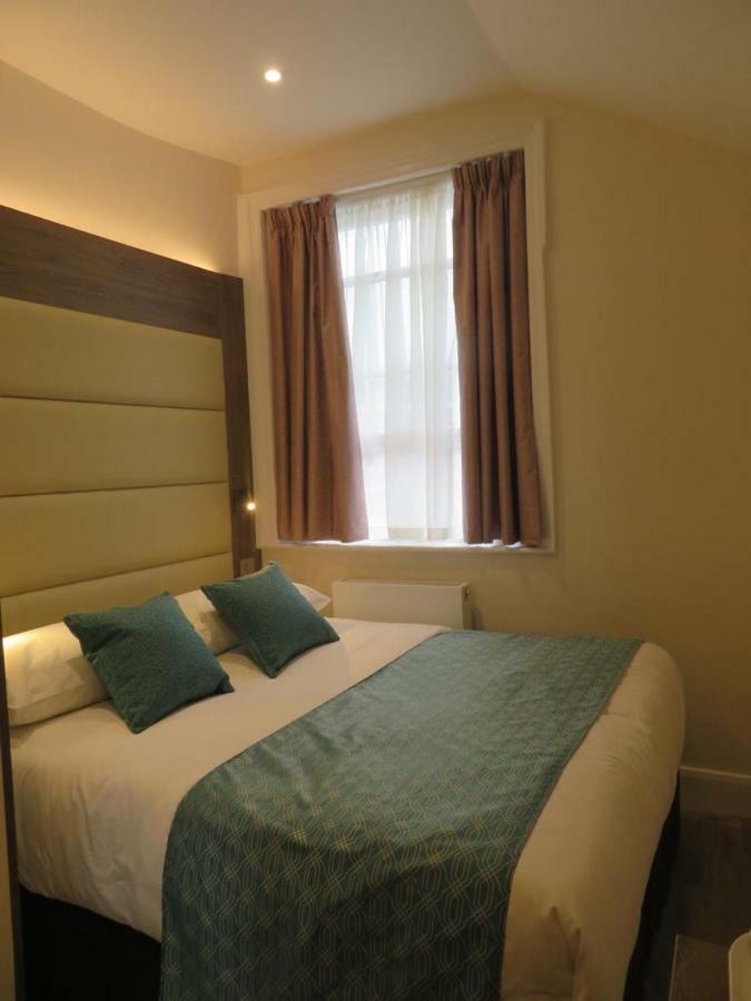 Glendale Hyde Park Hotel 3*