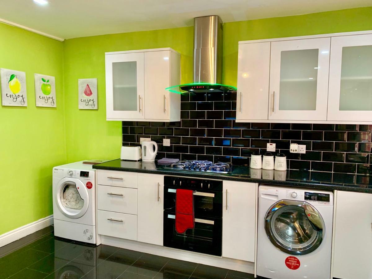 2 Bedroom Apartment, Kitchen, Reception And Private Garden * Londres