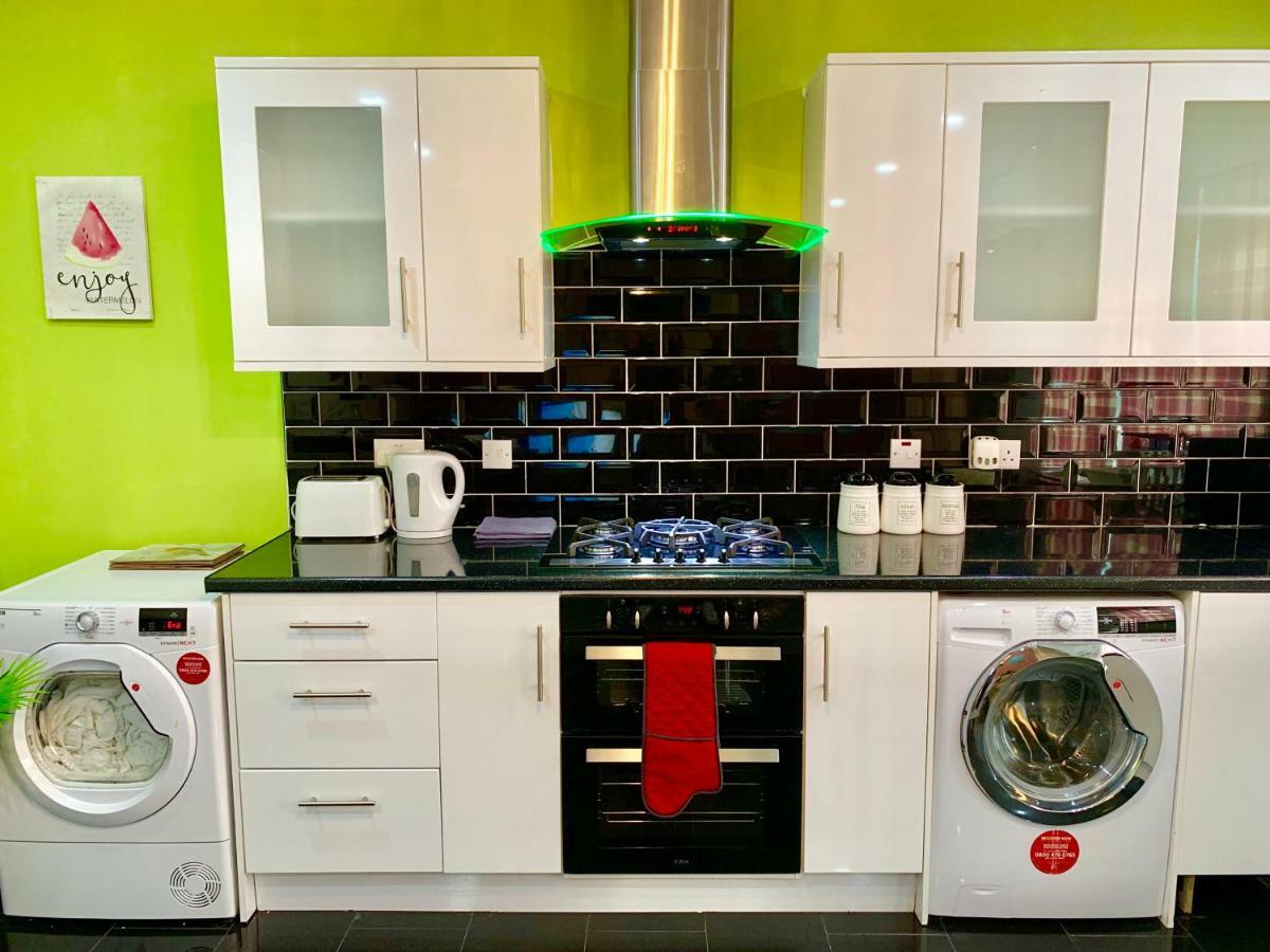 Appartement 2 Bedroom Apartment, Kitchen, Reception And Private Garden