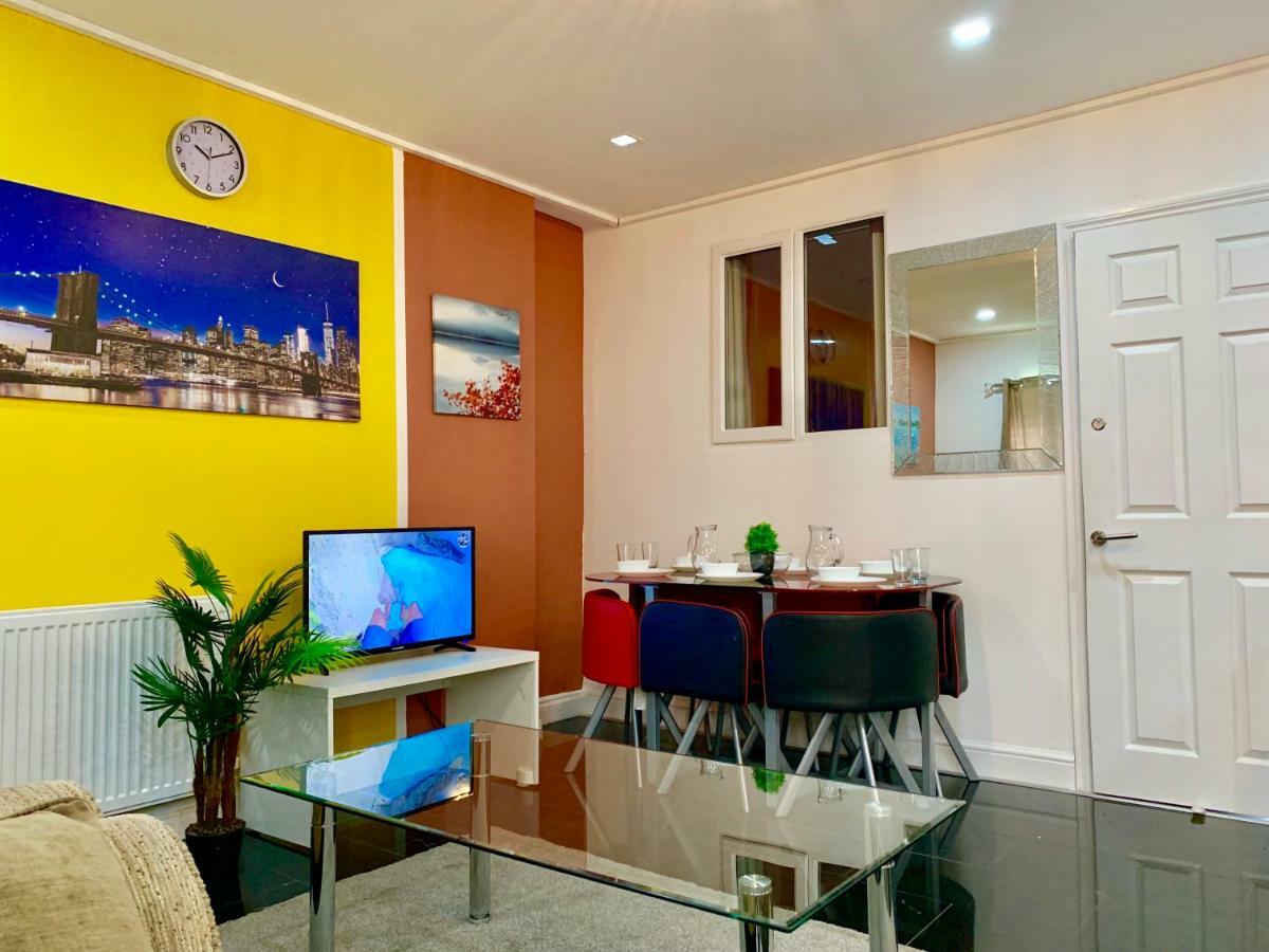 Appartement 2 Bedroom Apartment, Kitchen, Reception And Private Garden