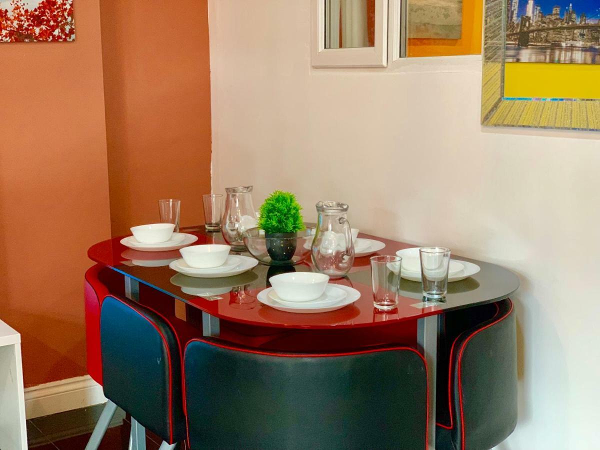 Appartement 2 Bedroom Apartment, Kitchen, Reception And Private Garden