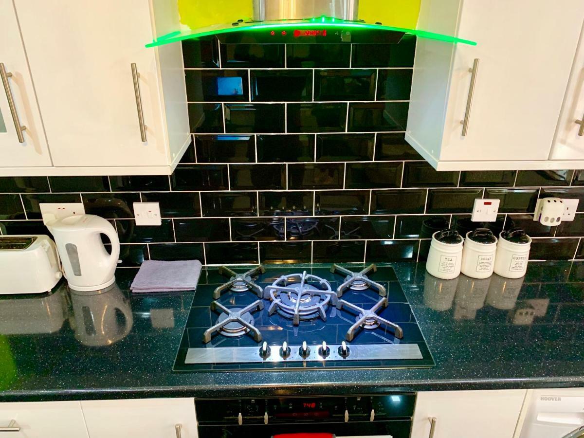 2 Bedroom Apartment, Kitchen, Reception And Private Garden Appartement