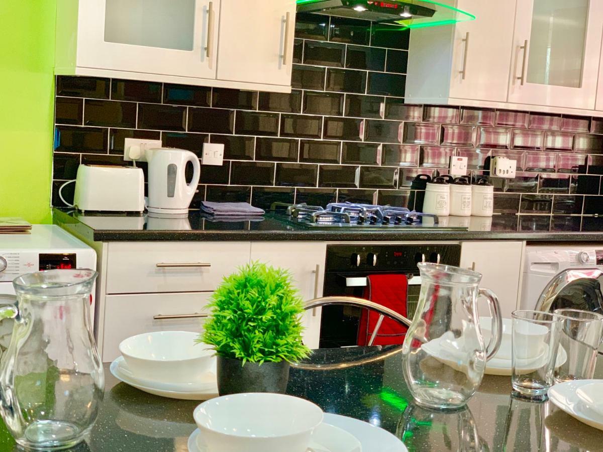 2 Bedroom Apartment, Kitchen, Reception And Private Garden Appartement