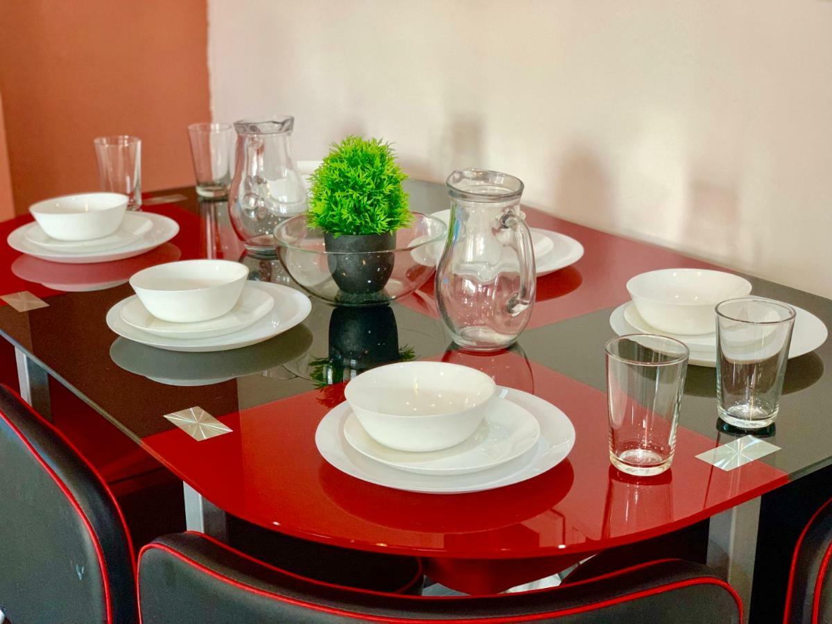 2 Bedroom Apartment, Kitchen, Reception And Private Garden Appartement
