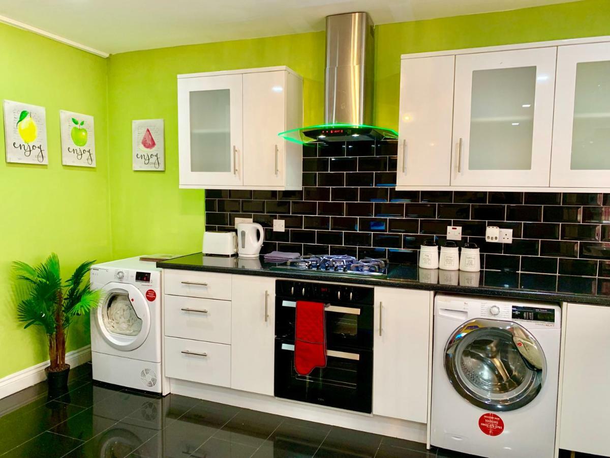2 Bedroom Apartment, Kitchen, Reception And Private Garden Appartement *