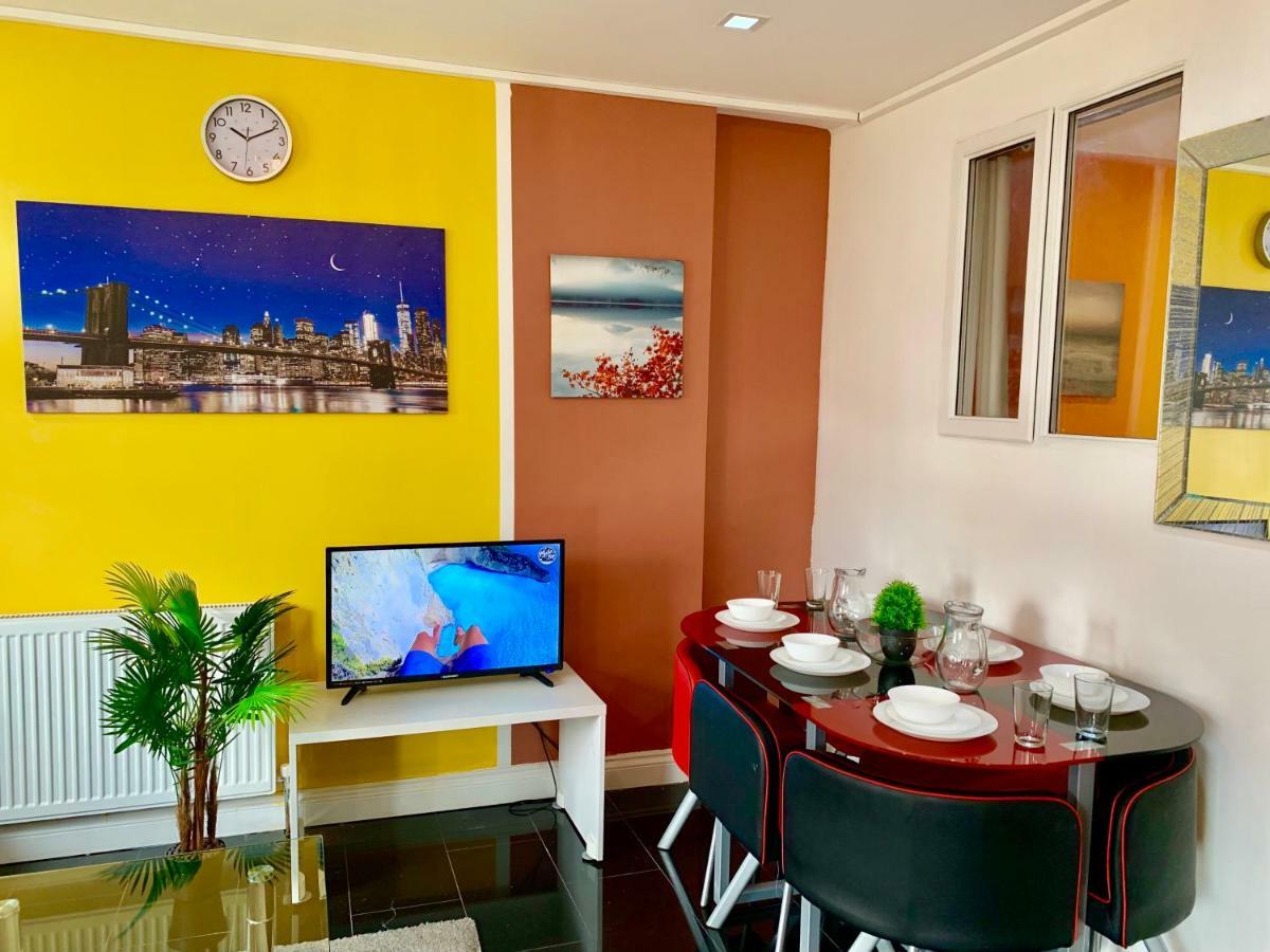 2 Bedroom Apartment, Kitchen, Reception And Private Garden Appartement *