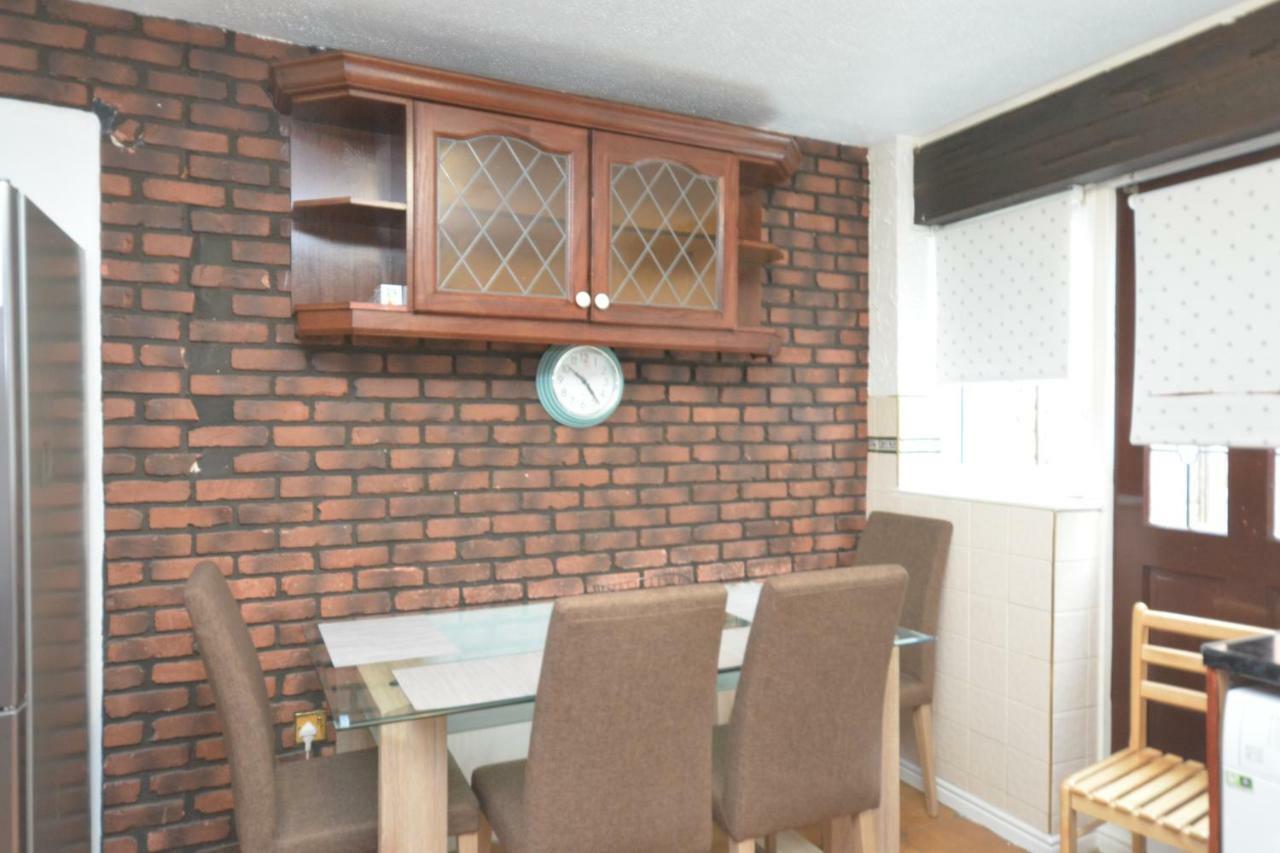 Four Bedroom Townhouse 12 Minutes Walk To Excel Exhibition Centre Сasa de vacaciones Londres