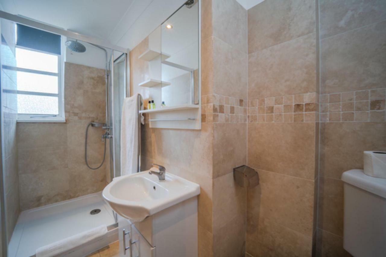 14 Bouverie Place London