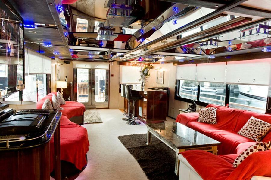 Absolute Pleasure Yacht Hotel 4*