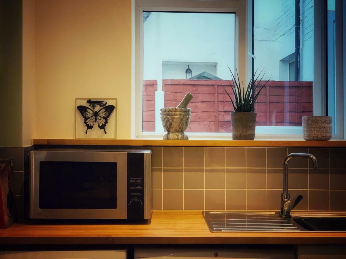 Paul's Place Near Heathrow Apartment