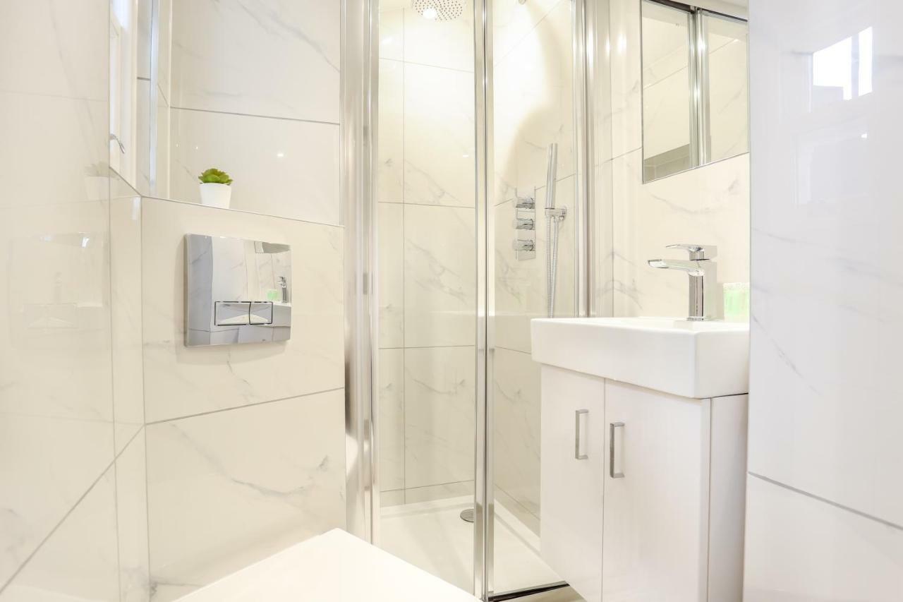 Queensborough Terrace Serviced By Concept