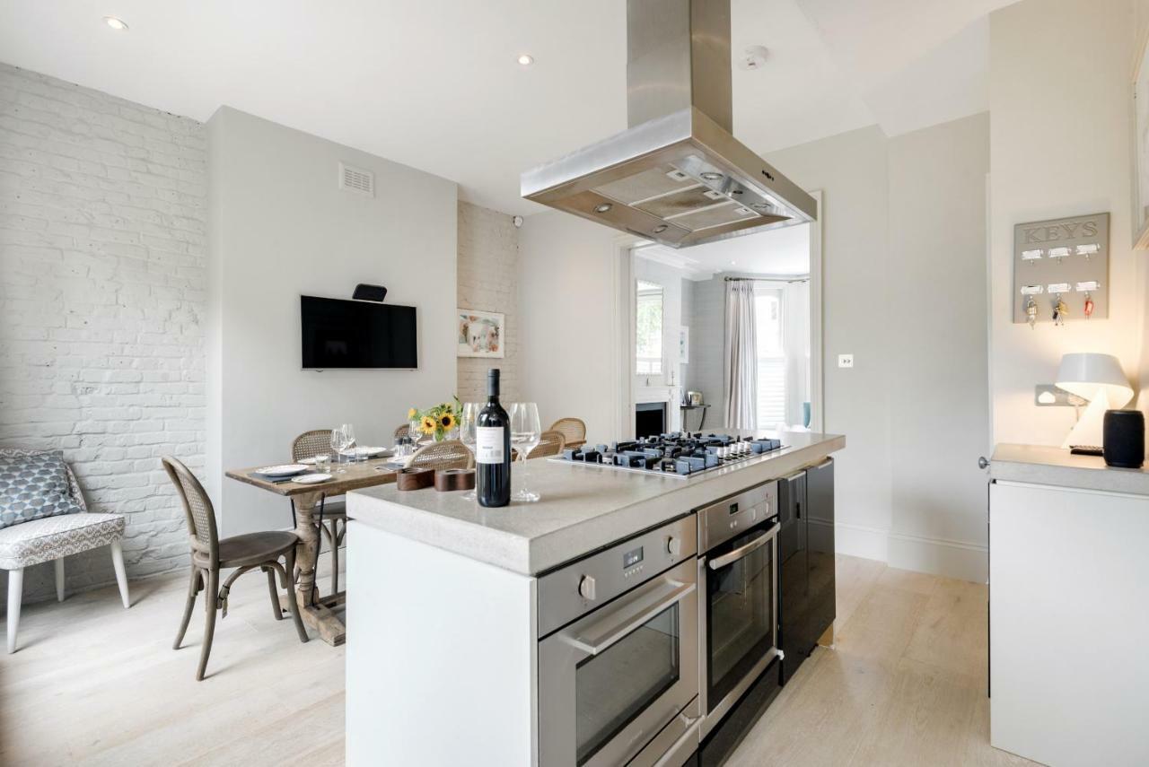 Chic Wandsworth With Patio By Underthedoormat * Londen