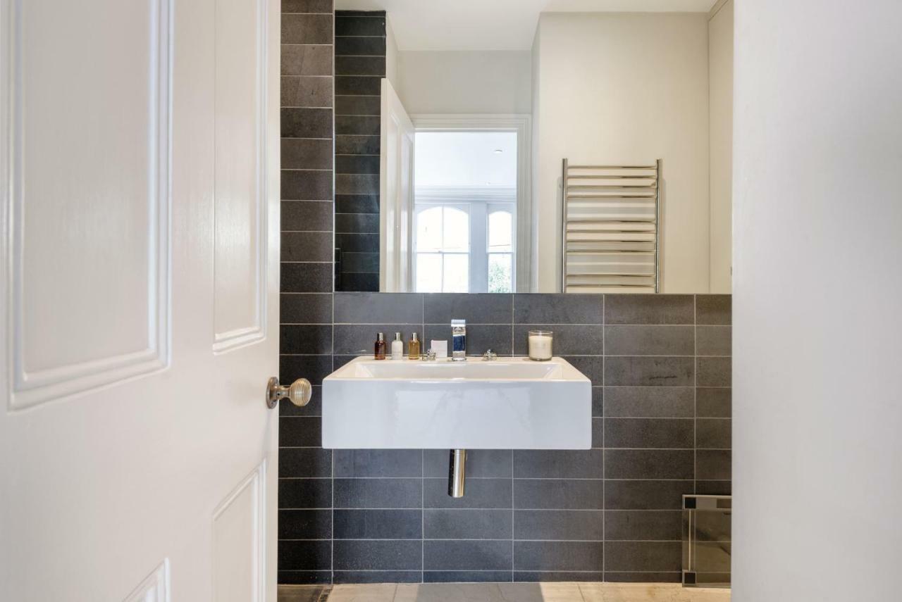 Chic Wandsworth With Patio By Underthedoormat Сasa de vacaciones Londres