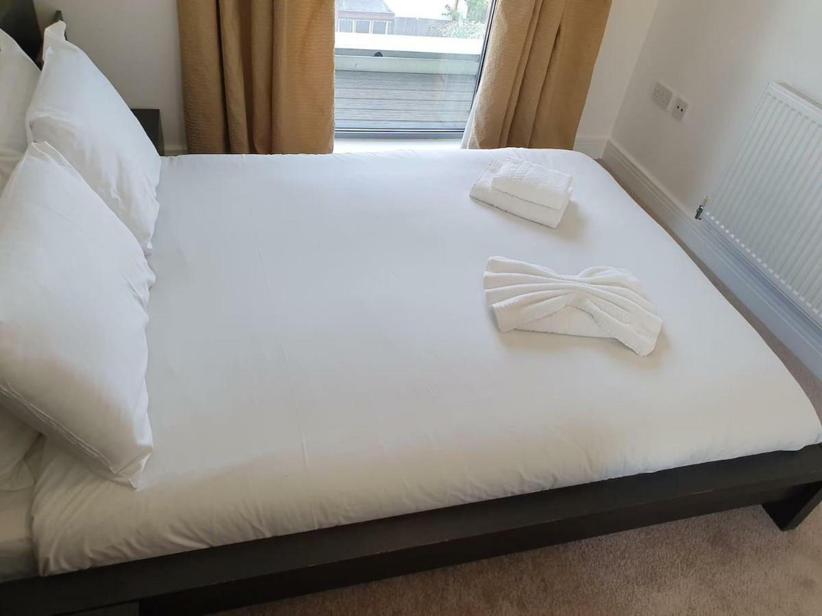 Amazing 2 Beds 2 Baths 10 Minutes To Bridge Londen