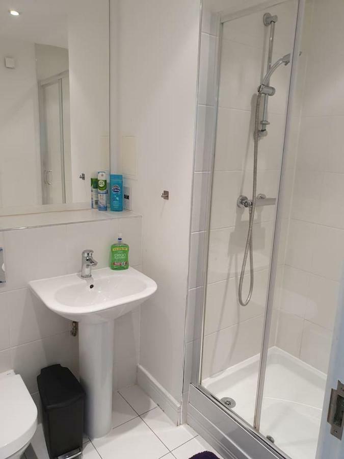 Amazing 2 Beds 2 Baths 10 Minutes To Bridge Londen