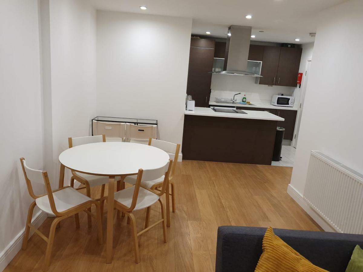 Amazing 2 Beds 2 Baths 10 Minutes To Bridge Appartement Londen