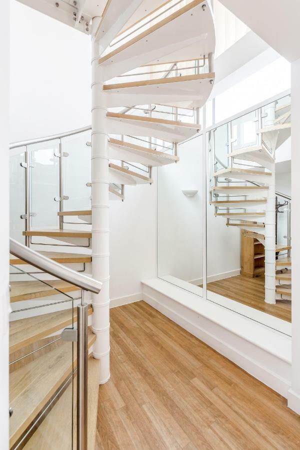 Royal Docks Penthouse London