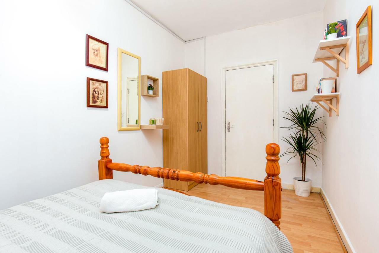 Sidney Street - Deluxe Guest 5 *