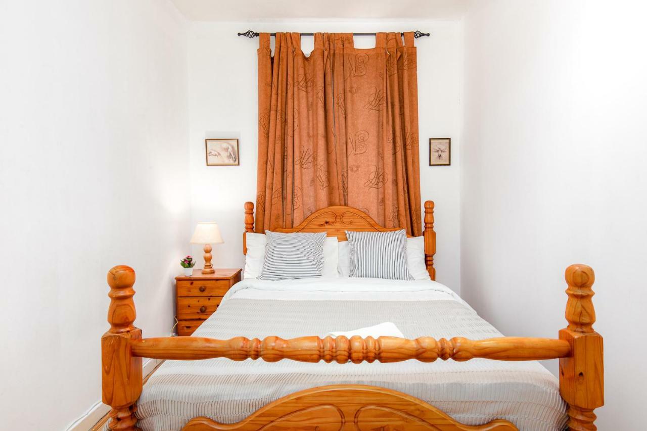 Sidney Street - Deluxe Guest 5