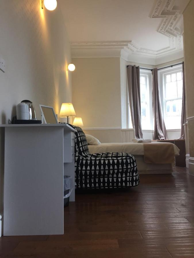 Tourian Lounge Hotel Frühstückspension