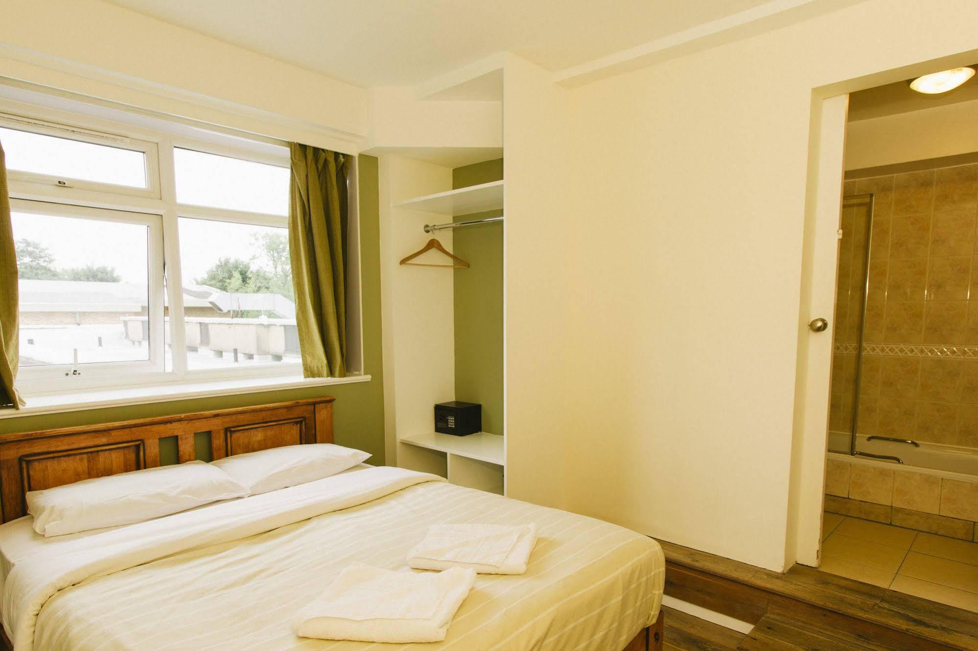 Palmers Hillspring At Willesden *