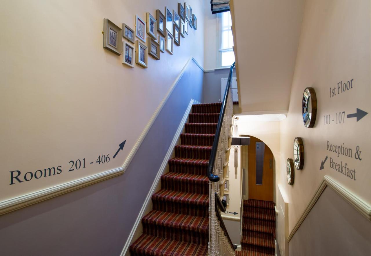 Western Buckingham Palace Rd 3* London