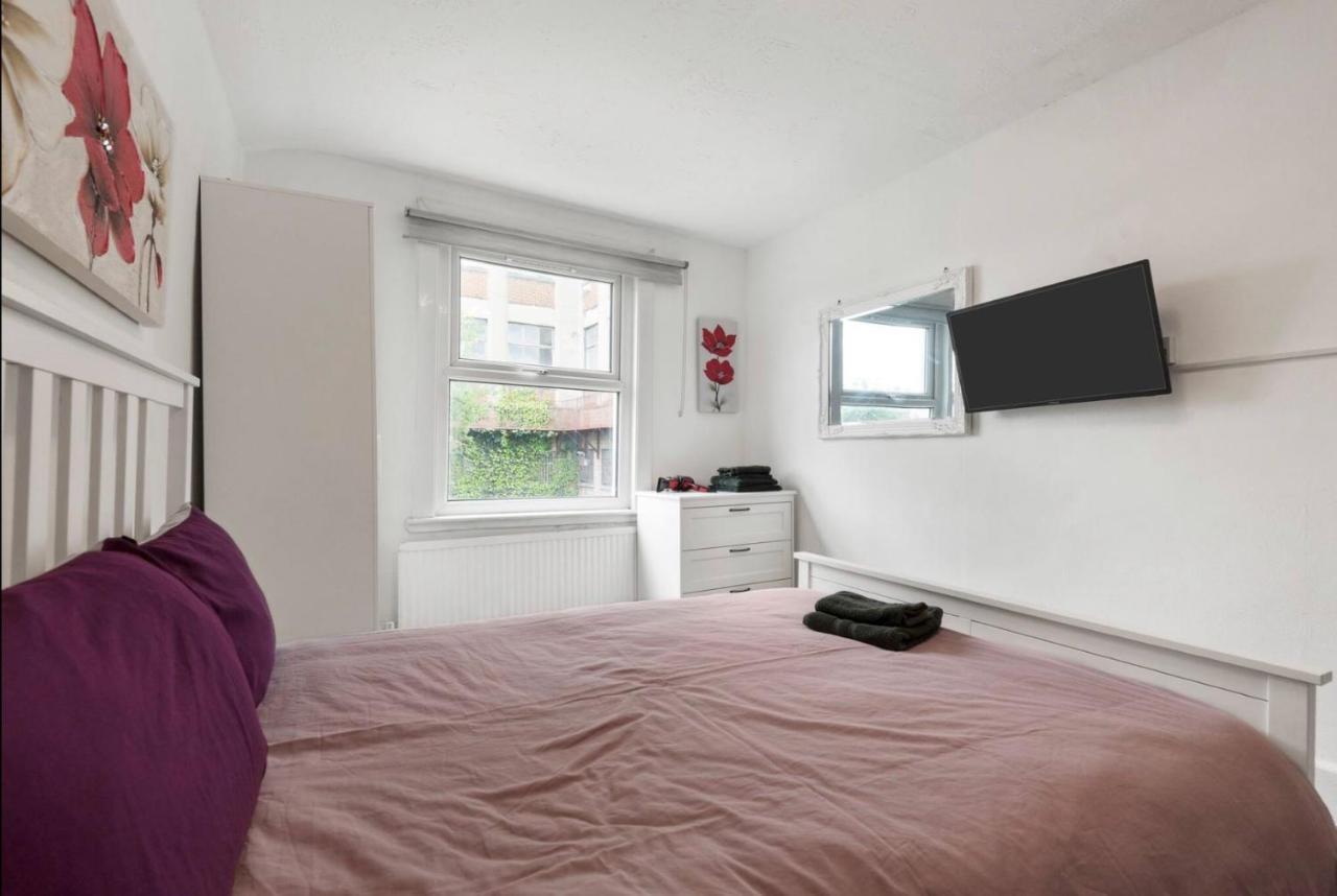 89 Mayes Road * Londen
