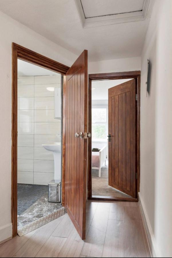 Holiday home 89 Mayes Road London