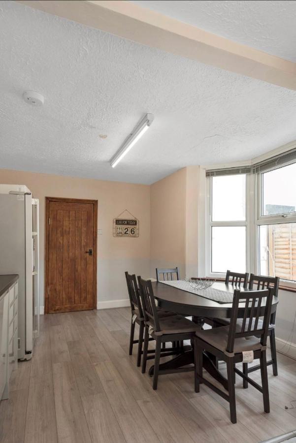 89 Mayes Road * Londen
