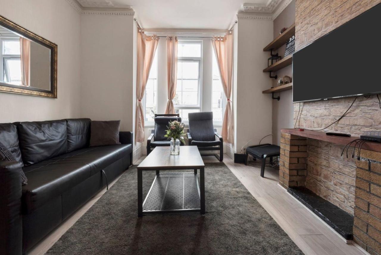 Holiday home 89 Mayes Road London
