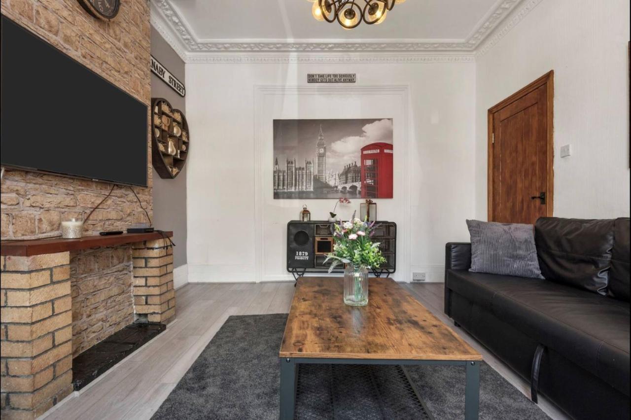 89 Mayes Road * Londen