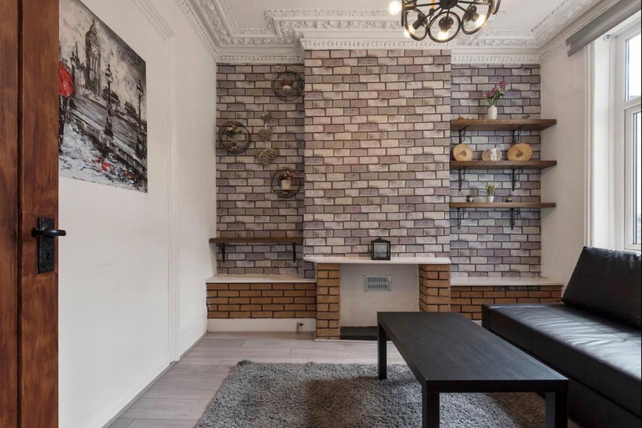 89 Mayes Road London