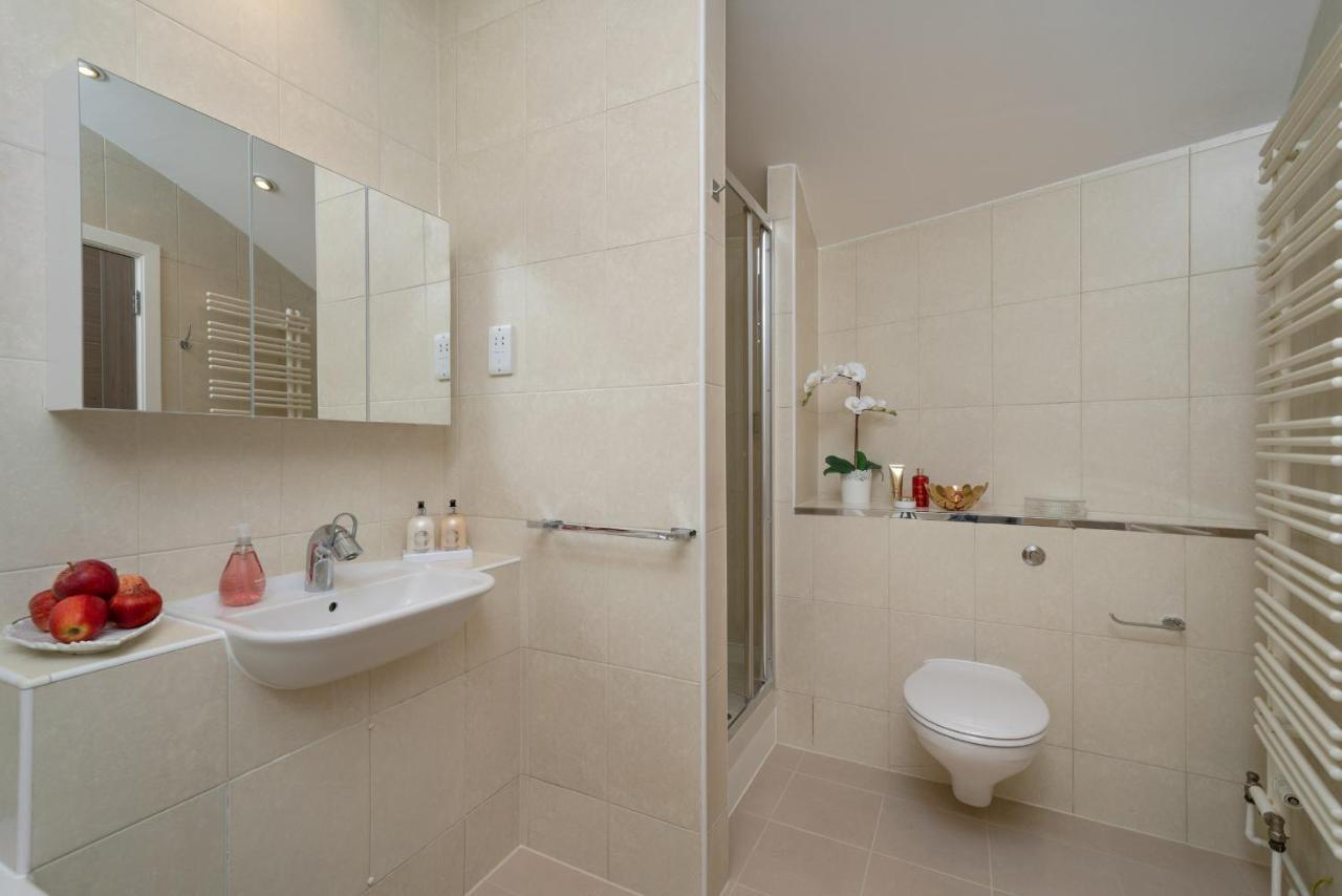 Apartamento Huge & 3 Bedr, 4 Beds, 2,5 Bath Covent Gdn *