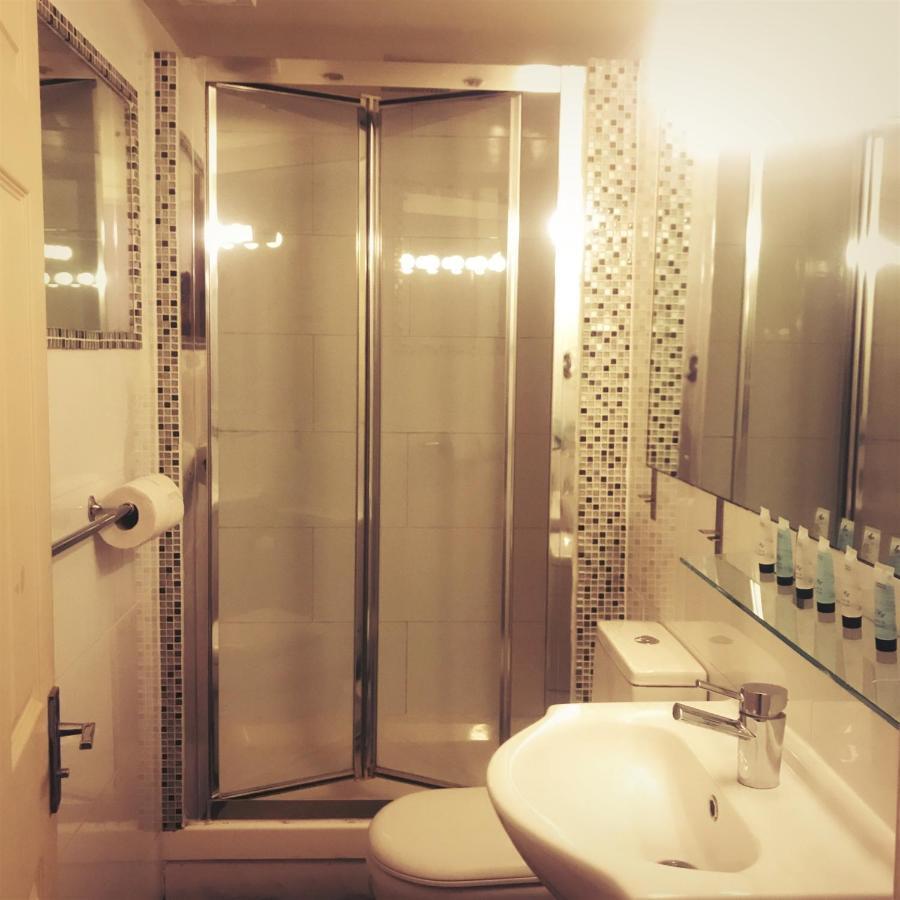 Tourian Lounge Hotel Bed and breakfast 3*