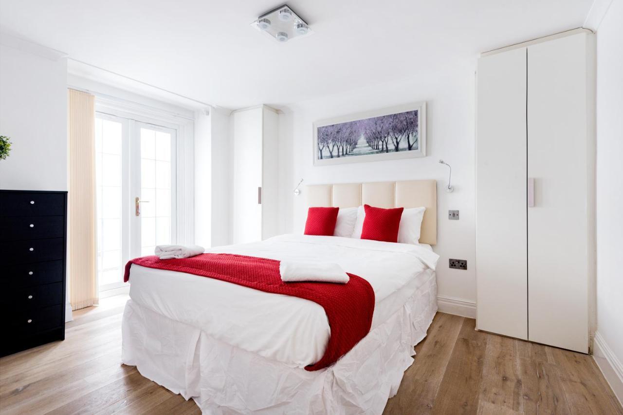 Large Two Bed With Private Entrance And Patio * Londres
