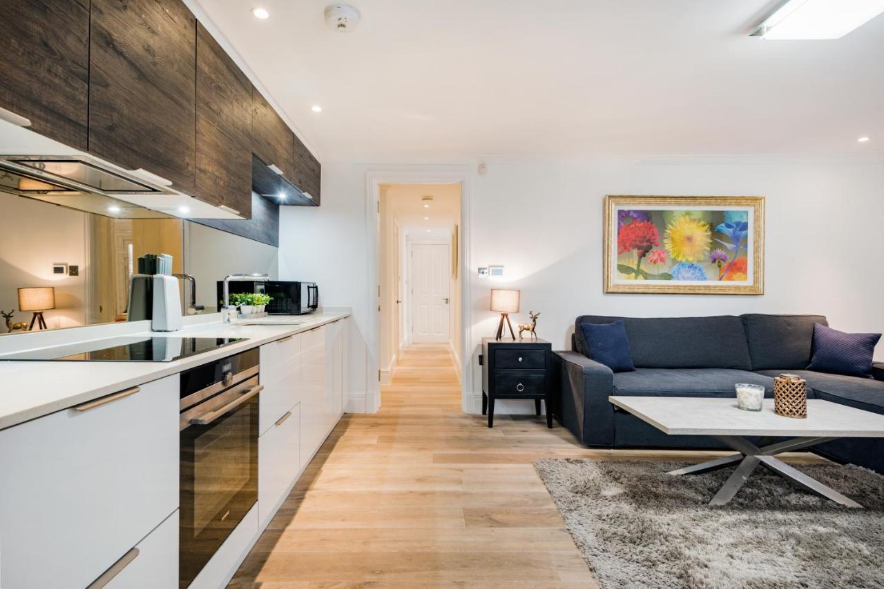 Large Two Bed With Private Entrance And Patio * Londres