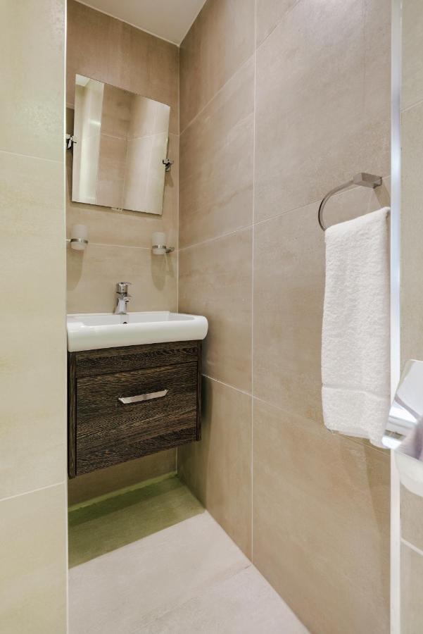 Appartement Large Two Bed With Private Entrance And Patio *