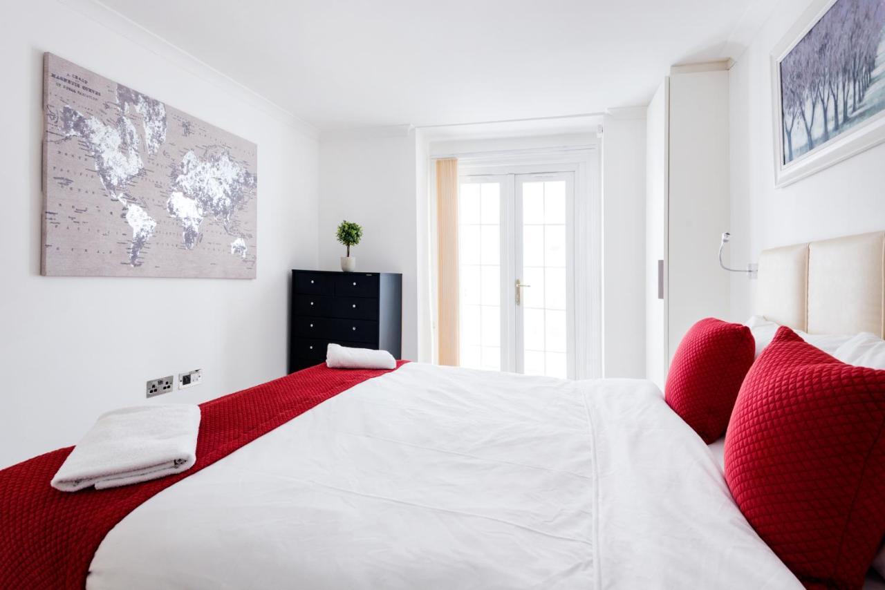Large Two Bed With Private Entrance And Patio Appartement Londres