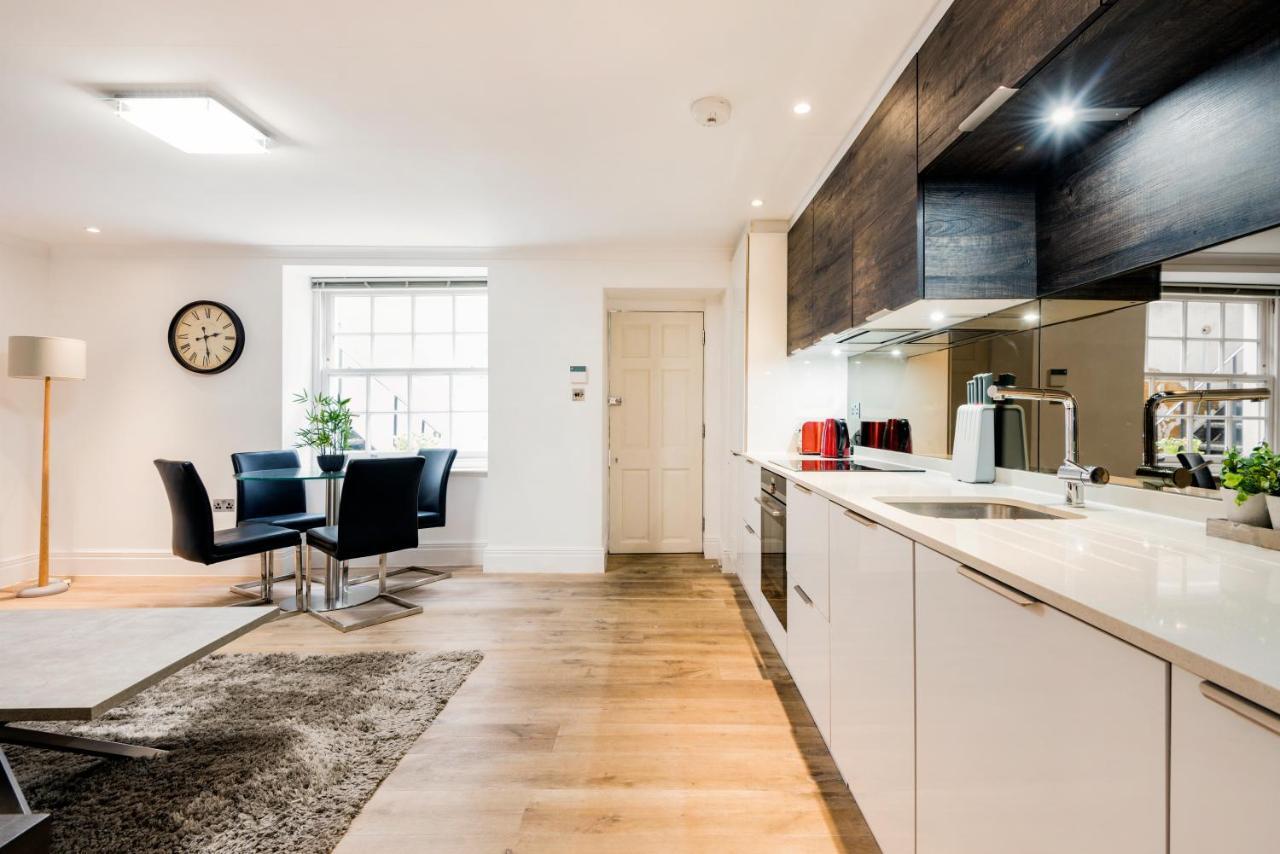 Large Two Bed With Private Entrance And Patio Appartement *