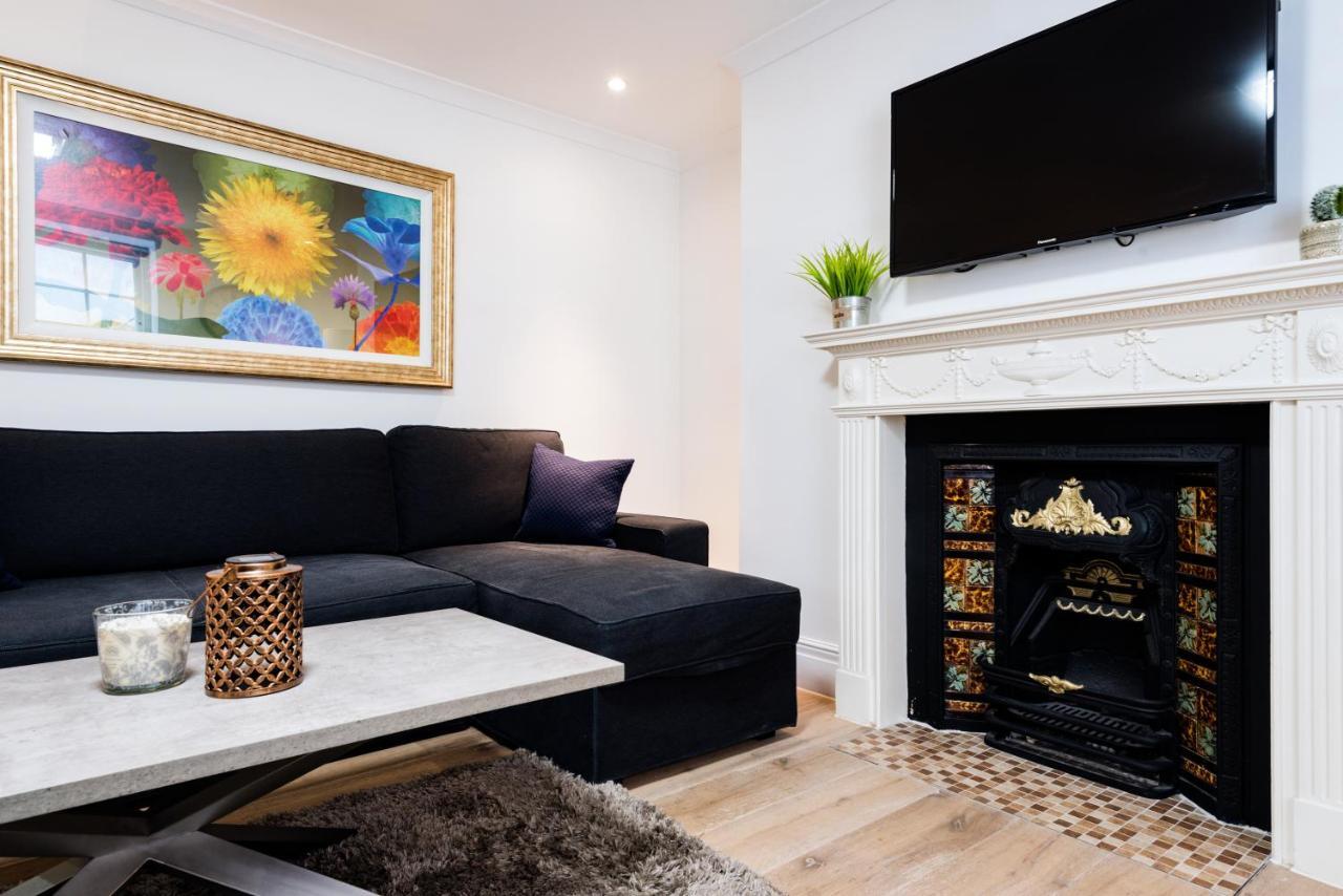 Large Two Bed With Private Entrance And Patio Londres