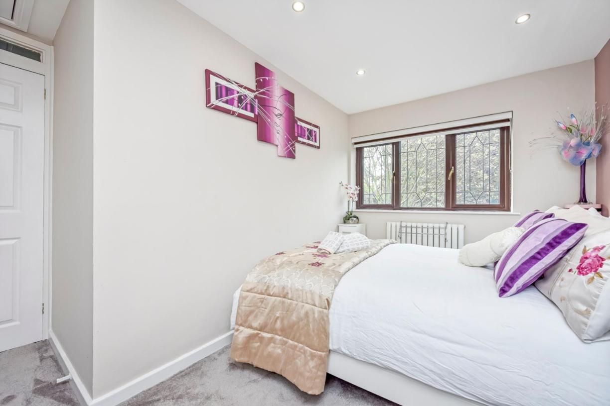 Docklands Stay, In Modern Spacious House - Near Excel Centre, Airport, Uel,sleeps 2 Habitación en casa particular Londres