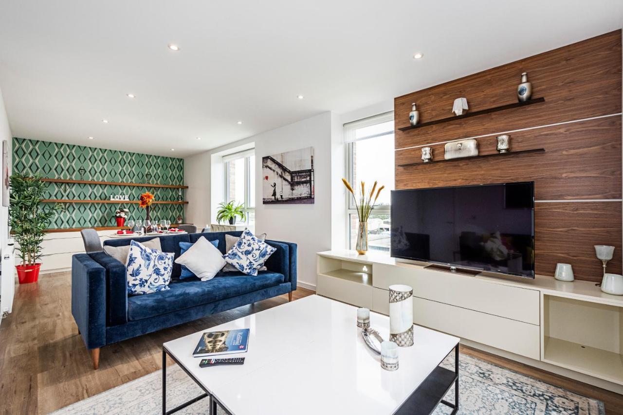 Chiswick Park 3 Bed 3 Bath West London - Parking Appartement Londres