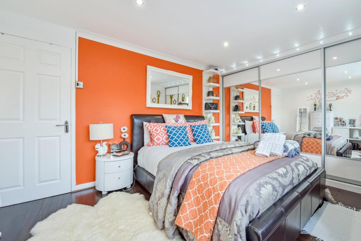 Homestay Docklands Stay, In Modern Spacious House - Near Excel Centre, Airport, Uel,sleeps 2 London